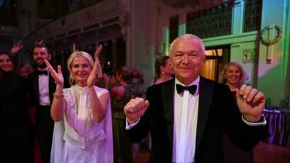 FOTO: Poslanec to rozjel.