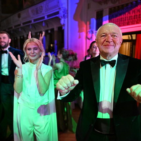 Hosté se dobře bavili. 