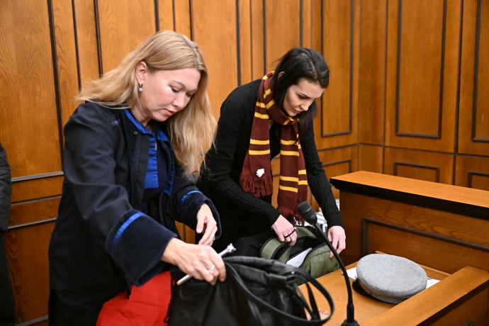 Soudní spor Adama Krause a Nikol Enevové pokračuje.