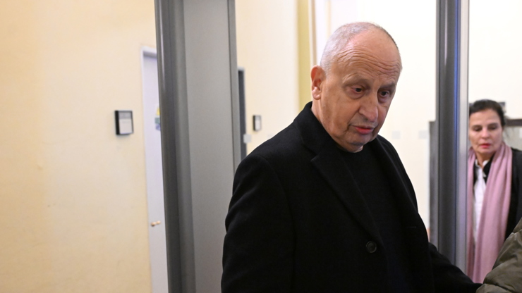 Soud Adama Krause a expartnerky Nikol Enevové.