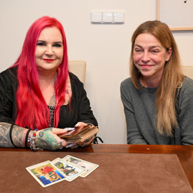 Na místě se herečka zúčastnila také jednoho z čarodějných rituálů. 