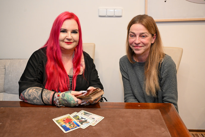 Na místě se herečka zúčastnila také jednoho z čarodějných rituálů. 