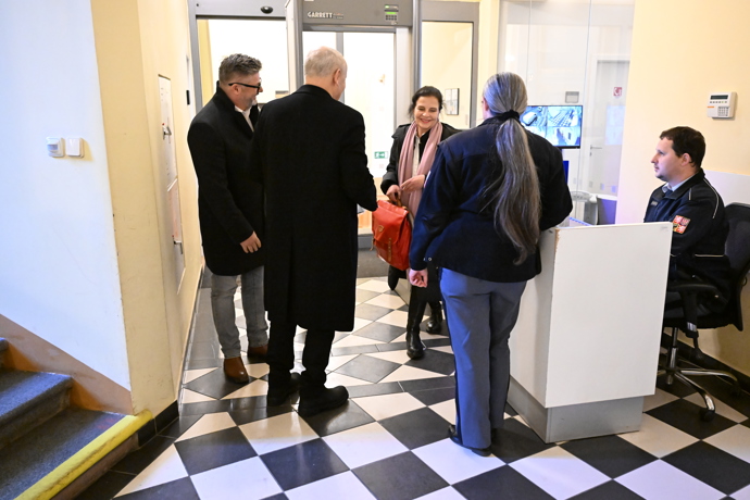 K soudu dorazil také moderátor Jan Kraus a exmanželka Jana Krausová.