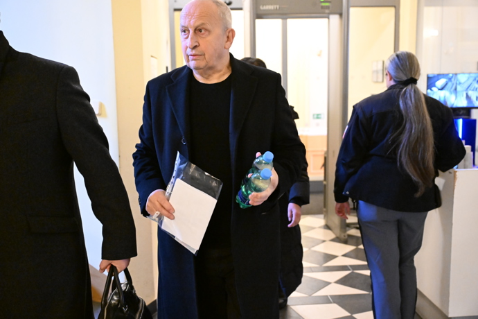 Moderátor Jan Kraus u soudu.