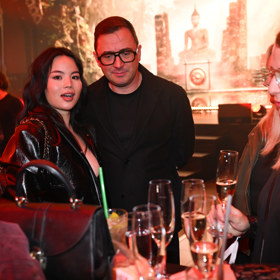 Yenifer Cao dorazila na premiéru prvního dílu Asia Express s partnerem.