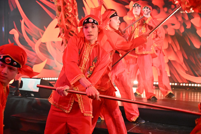 Asia Express a zahájení. 