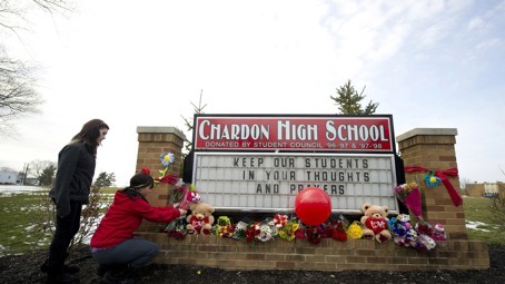 T. J. Lane:  Pubertální střelec ze střední školy v Ohiu měl u soudu tričko s nápisem, ze kterého šel strach