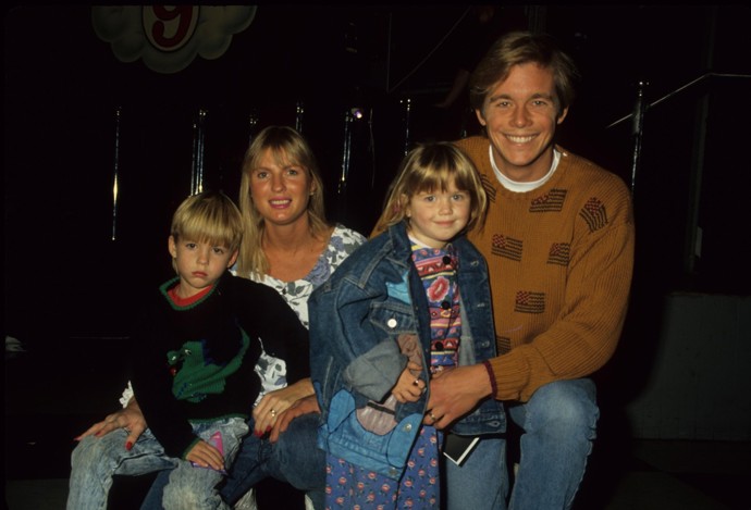 Krom toho je rozvedeným tátou dvou už dospělých dětí - syna Granta a dcery Brittney. Na archivním snímku společně s exmanželkou Lyn Barron Weber.