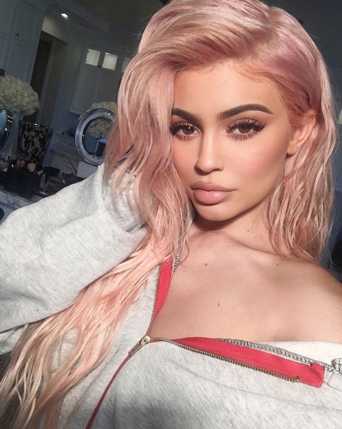 Kylie Jenner v minulé dekádě experimentovala s barvou vlasů, ale také rty. Vidět jsme na ní mohli ultra matný finiš...
