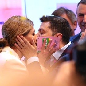 Volodymyra Zelenského si Olena vzala v roce 2003, vychovávají spolu dvě děti. 