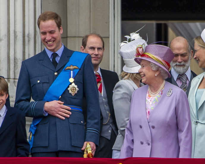 Nebo během Trooping the Colour v roce 2010. To se Will chechtal, až se za břicho popadal.