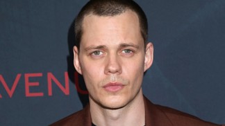 Uhrančivý herec Bill Skarsgård se chtěl vymanit ze slavného rodu: Vzorem mu byla maminka lékařka 