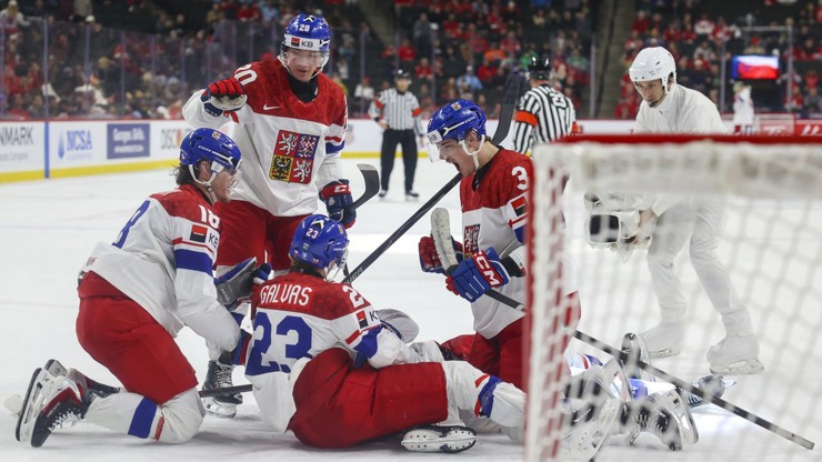 Galvas svým "kopnutým" gólem zařídil týmu vítězství.