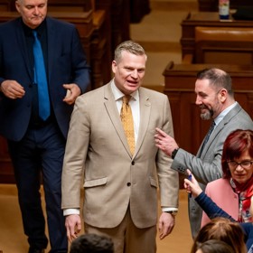 Filip Turek a Igor Červený ve sněmovně.