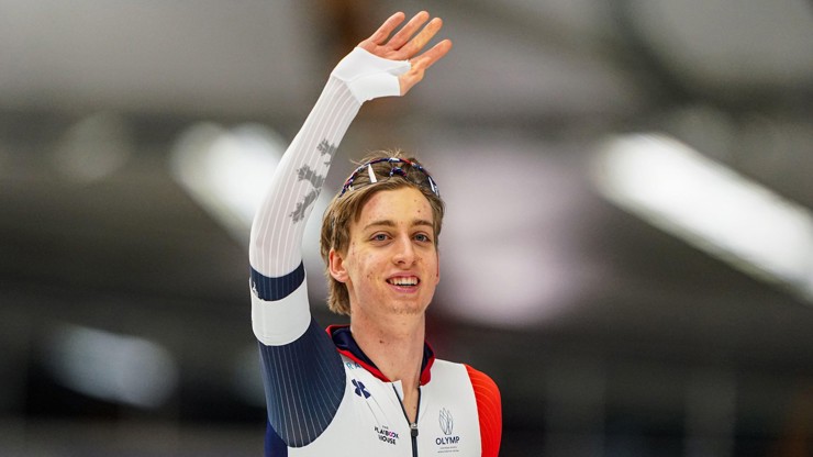 Rychlobruslař Metoděj Jílek nastupuje na zimních Olympijských hrách ke prvnímu olympijskému závodu v životě.
