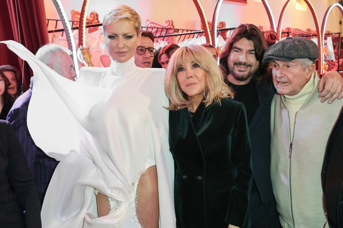 Adriana Sklenaříková se po přehlídce vyfotila s první dámou Francie.