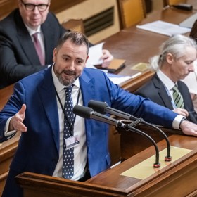 Igor Červený v Poslanecké sněmovně.