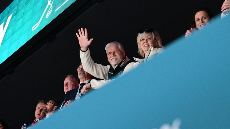 Petr Pavel s manželkou na ZOH v Itálii.