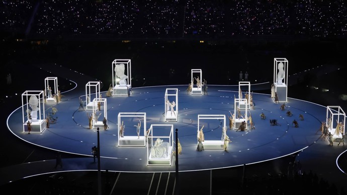 V Itálii byly zahájeny Zimní olympijské hry. 