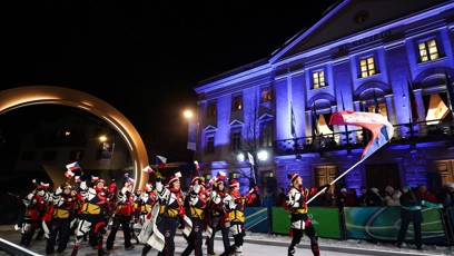 FOTO: Ceremoniál byl vysílán paralelně hned z několika míst. Reprezentanti se museli rozdělit.