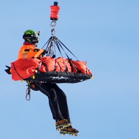 Museli jí odvést vrtulníkem. 