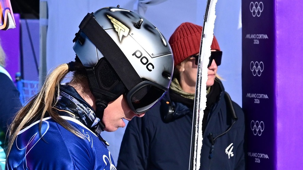 Ester Ledecká kouše hořké zklamání po chybě ve čtvrtfinále paralelního slalomu na ZOH.