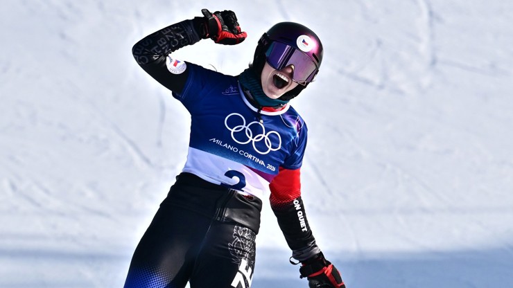 Zuzana Maděrová se raduje z olympijského zlata.