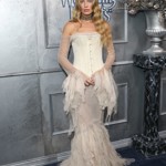 Hlavní hvězdou nového filmového zpracování Bouřlivých výšin je herečka Margot Robbie, která atmosféru a estetiku filmu přenáší i mimo plátno. Krajky a korzety vystihují pořád trochu idealizovanou romantiku dřívější doby i britské krajiny...