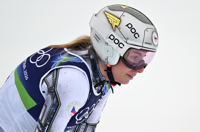 Zklamaná Ester Ledecká po nedokončeném sjezdu.