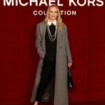 Uma Thurman na newyorském týdnu mód ukázala, že černobílý outfit není nudný a kalhoty můžou působit velmi žensky.