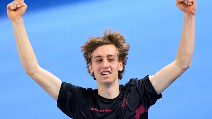 Metoděj Jílek radostí bez sebe. 