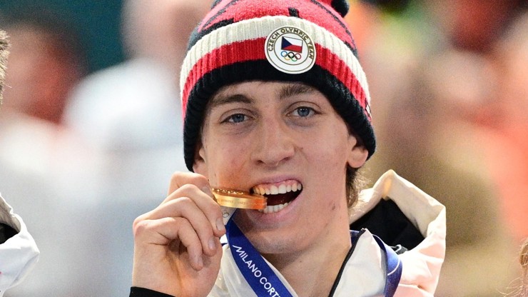 Metoděj Jílek s medailí. 