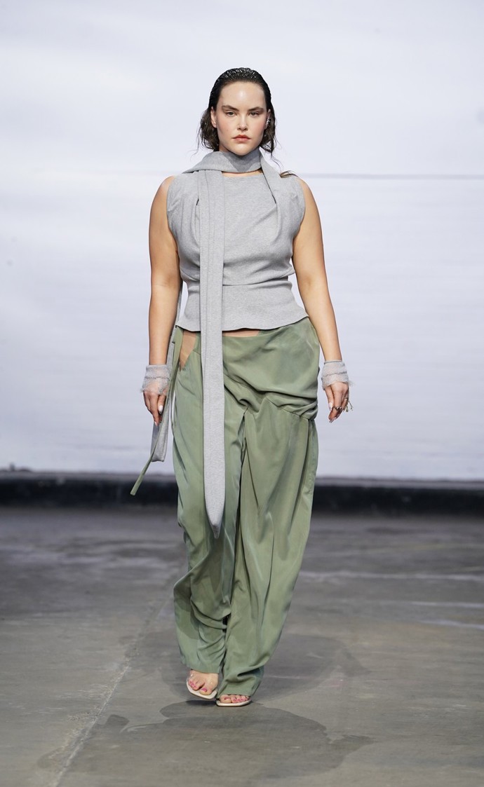 V kurzu budou jak na jaře, tak i na podzim vylepšené základní kousky šatníku. Značka Karoline Vitto ukázala, že myslí na dámy všech postav a velikostí.