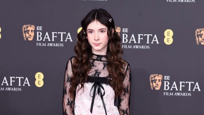 FOTO: Mladá herečka Bodhi Rae Breathnach na cenách BAFTA.