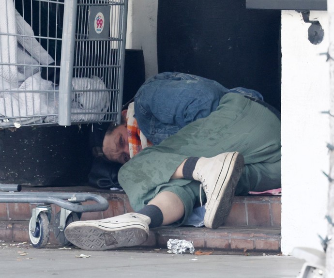 Smutný pohled na někdejší modelku Loni Willison.