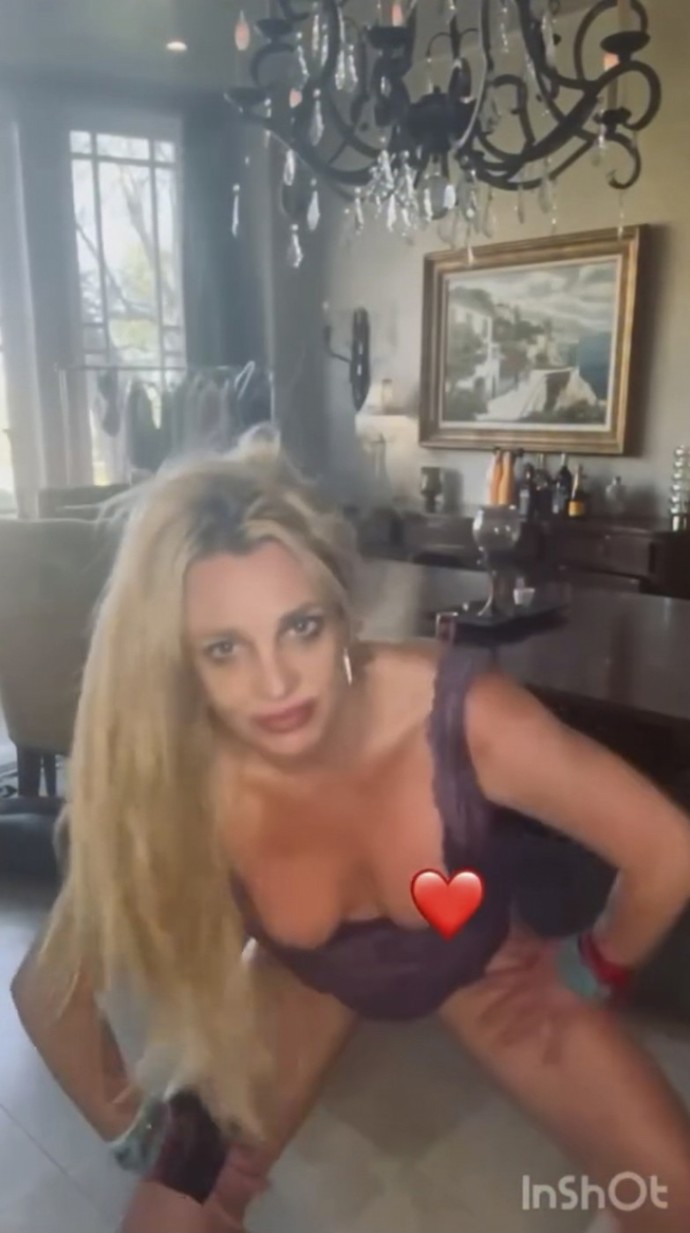 Britney Spears tančila skoro nahá. 