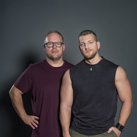 Podnikatel Miloš s trenérem Romanem. 