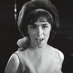 Zpěvačka Hana Hegerová byla na počátku 80. let obviněna ze zpronevěry, ač šlo z její strany o nedorozumění. Musela však strávit půl roku v pankrácké věznici.