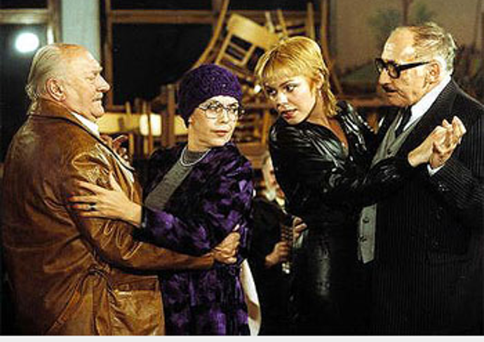 Křtiny: Co se stane, když se musí uskutečnit, původně vymyšlené, křtiny? (Na snímku jsou herci Bedřich Prokoš, Jiřina Jirásková, Dagmar Havlová a Miloš Kopecký).