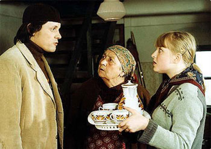 snímek z filmu Křtiny (Svatopluk Skopal, Vlastimila Vlková, Kateřina Chárová)