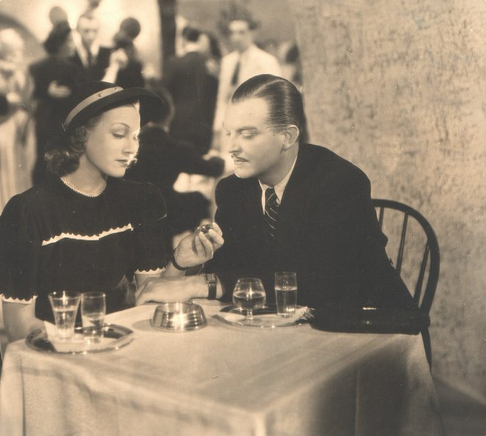 Těžký život dobrodruha je film z roku 1944. Spisovatel Karel Kryšpín se jednoho dne setká s mužem, který tvrdí, že je jeho výtvorem - zločinec gentleman Fred Flok (Adina Mandlová, Otomar Korbelář).