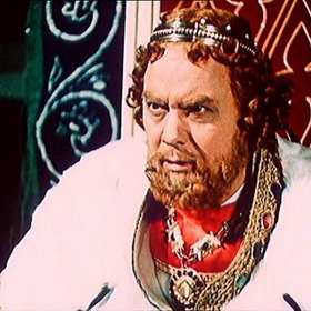 Zůstal bezdětný (snímek z filmu Jan Hus, Jan Pivec). Zahrál si v mnoha filmech, mimo jiné v komedii Příklady táhnou, z níž jsou další snímky v galerii.