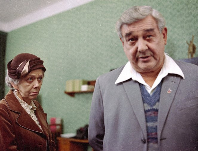 Znamená na to ale, že by se měli vzdát všech zvyků? (na snímku Jiřina Jirásková a Josef Vinklář)