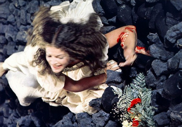 Carrie byla prvním publikovaným a zároveň nejkratším románem Stephena Kinga. Na snímku z filmu Amy Irving.