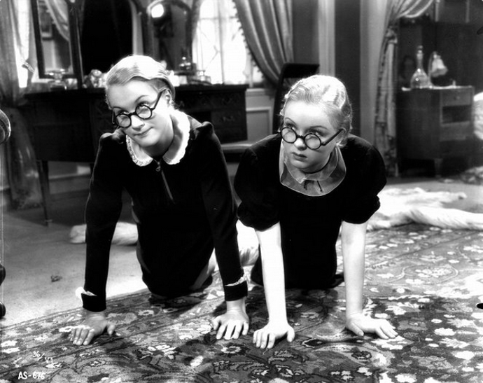 snímek z filmu Mravnost nade vše (Adina Mandlová, Věra Ferbasová)