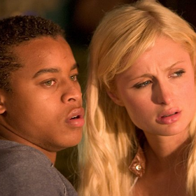 Jakmile přátelé odhalí temné tajemství města, začne je pronásledovat šílený zabiják a oni stojí na počátku krvavé bitvy o přežití.