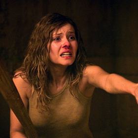 Přijmou proto nabídku odvozu do města Ambrose, které je široko daleko jediným lidským sídlem. Když se dostanou na místo, okamžitě je upoutá největší atrakce – Trudyho muzeum voskových figurín, které je plné soch, jež vypadají jako živé.