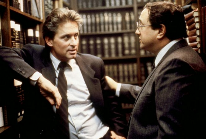 Michael Douglas bojuje ve filmu za svou kariéru i rodinu, které se vinou jeho milostné aféry ocitly v ohrožení.