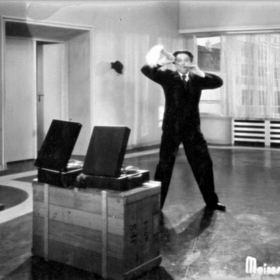 Když mu lékaři po záměně rentgenových snímků předpovědí pouhý den života, věren své tradici se vydá na poslední velkolepý flám.