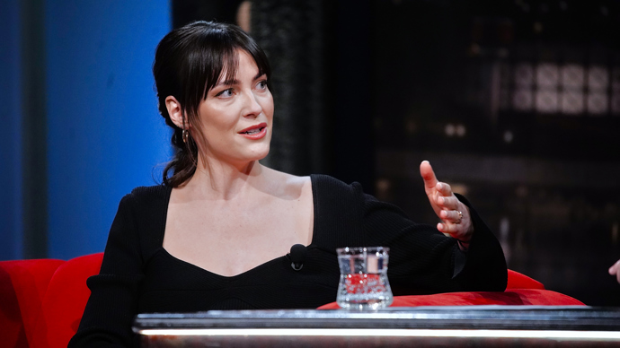 Kateřina Sokolová pracuje v aukční síni.